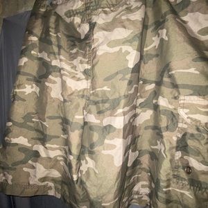 Open trail cammo shorts preowned